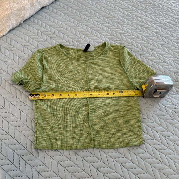 Divided H & M Women's Green Short Sleeve Ribbed Crop Top Tee Size S - Picture 5 of 6